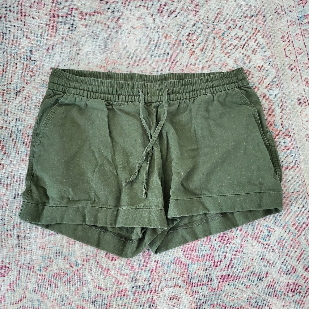 Old Navy olive linen shorts, medium